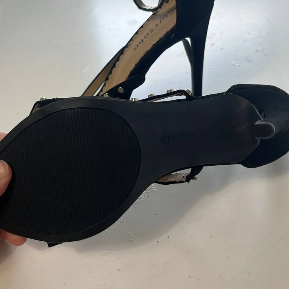 Zigi Soho Sz 8 Black Suede Heel Silver Studded Strappy Shoe